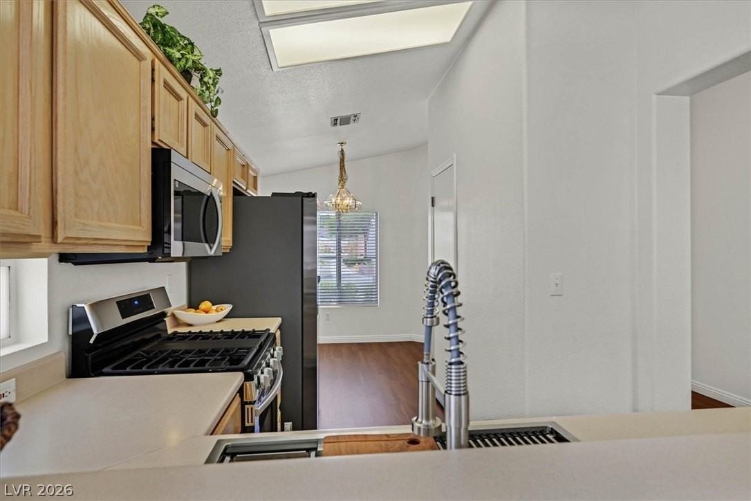 2112 Joy Creek Ln - Photo 7 of 40