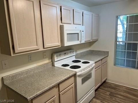 231 W Horizon Ridge Pkwy #2624 - Photo 7 of 12