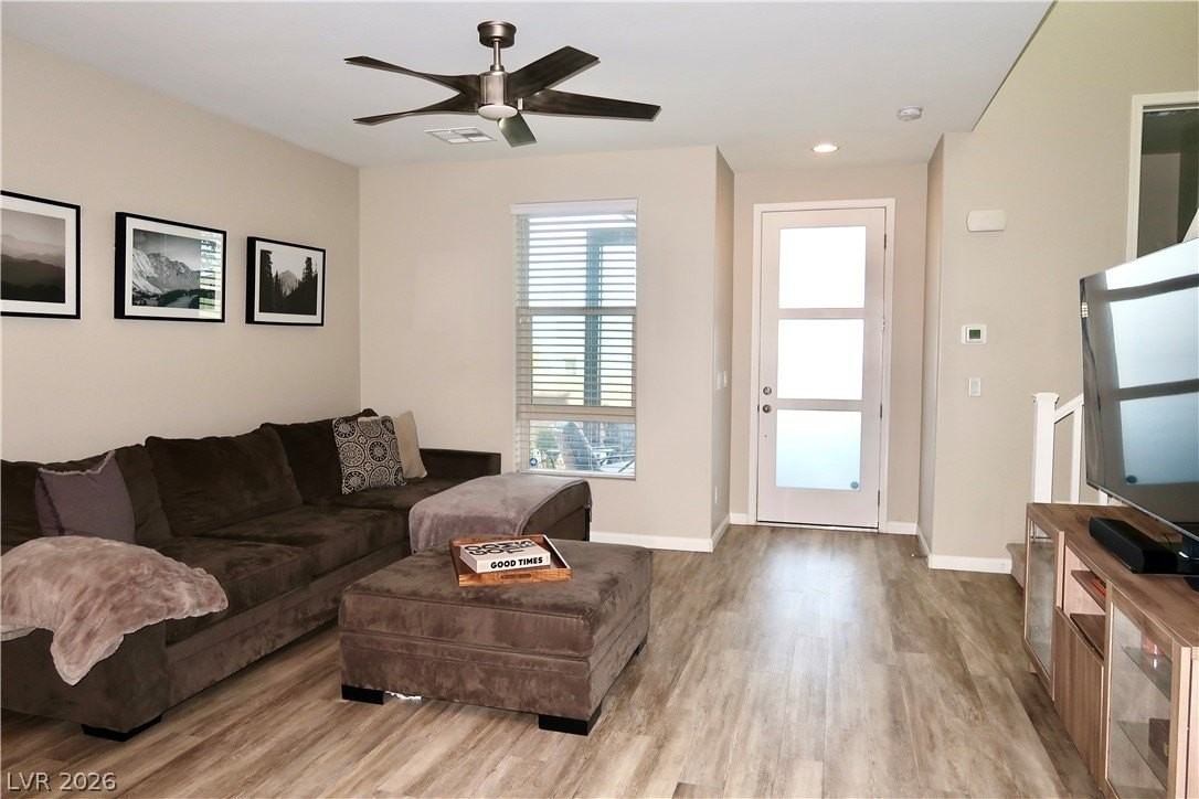 572 Pear Lake St - Photo 3 of 29