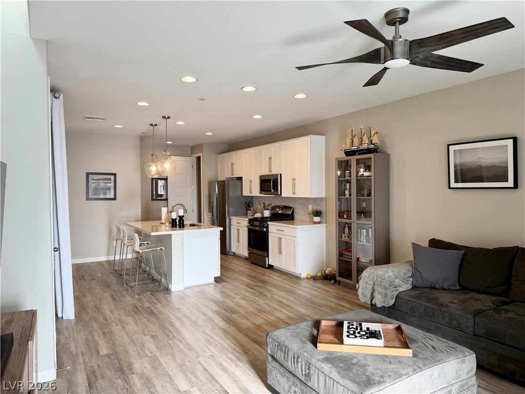 572 Pear Lake St - Photo 5 of 29