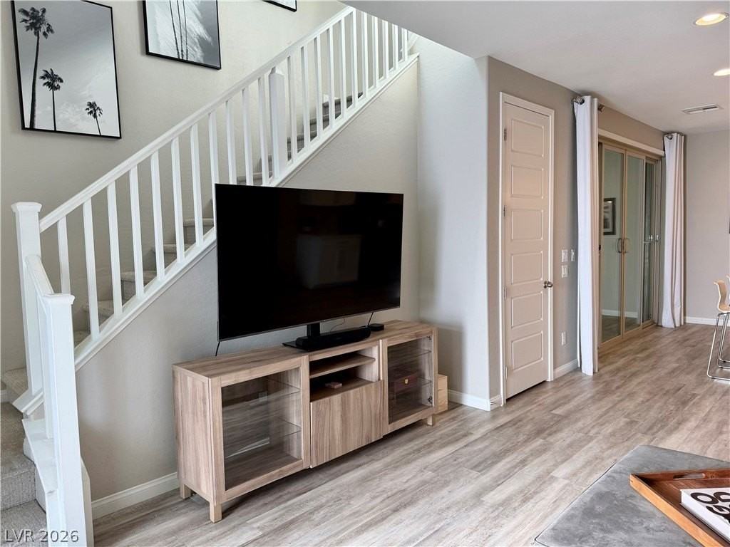 572 Pear Lake St - Photo 6 of 29