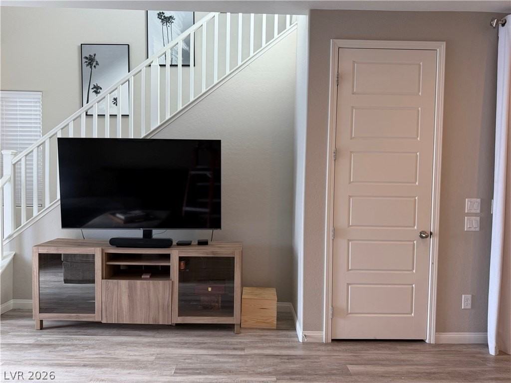 572 Pear Lake St - Photo 7 of 29