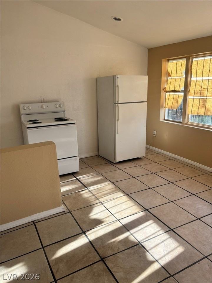 1118 Laurel Ave #1 - Photo 2 of 15