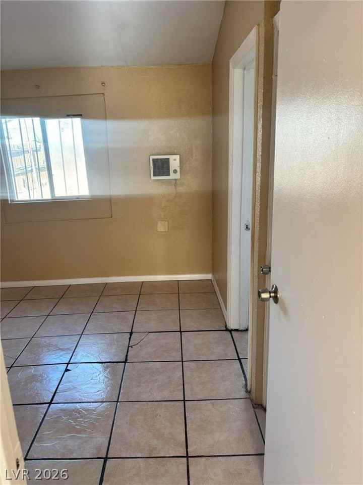 1118 Laurel Ave #1 - Photo 3 of 15