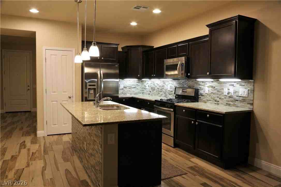 5667 Oak Bend Dr - Photo 3 of 13