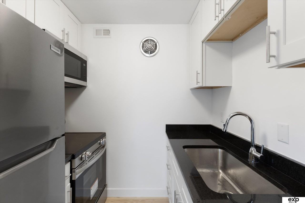 1625 E St - Photo 7 of 16