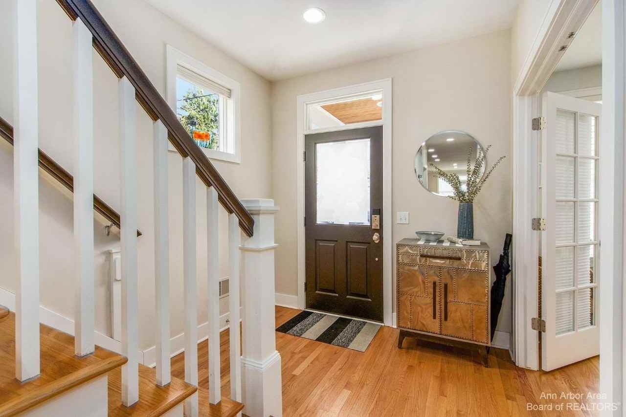 203 W Summit St - Photo 4 of 31