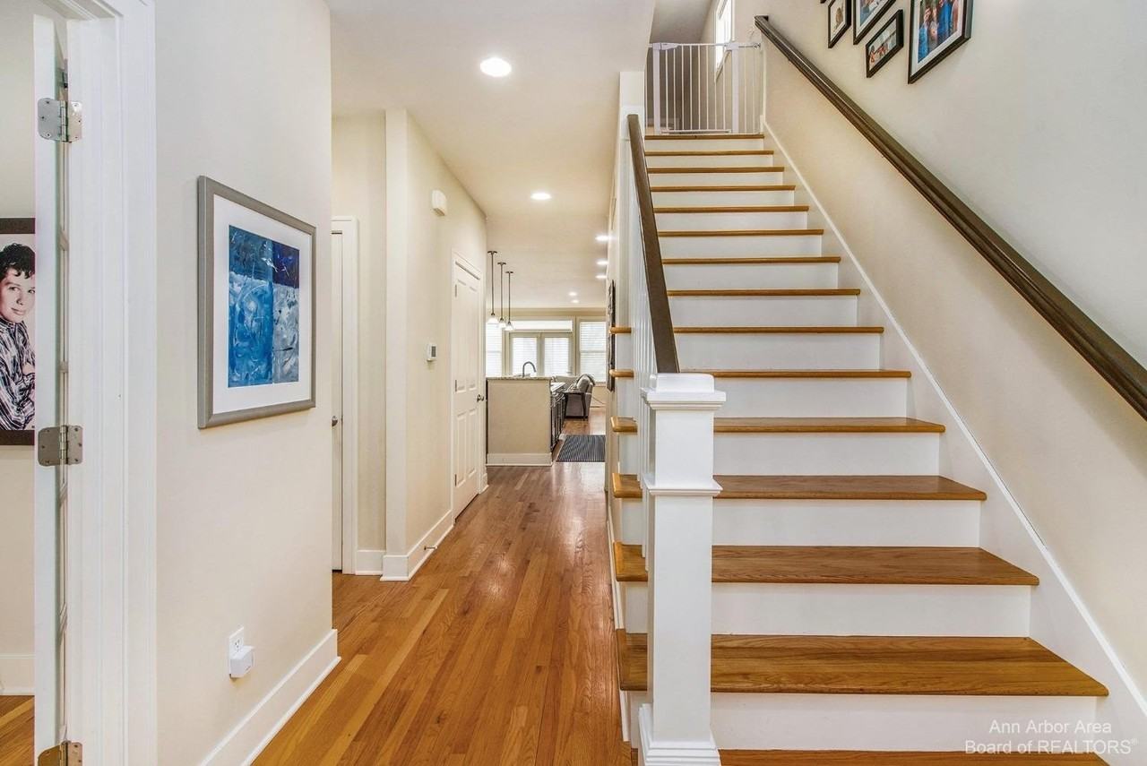 203 W Summit St - Photo 5 of 31