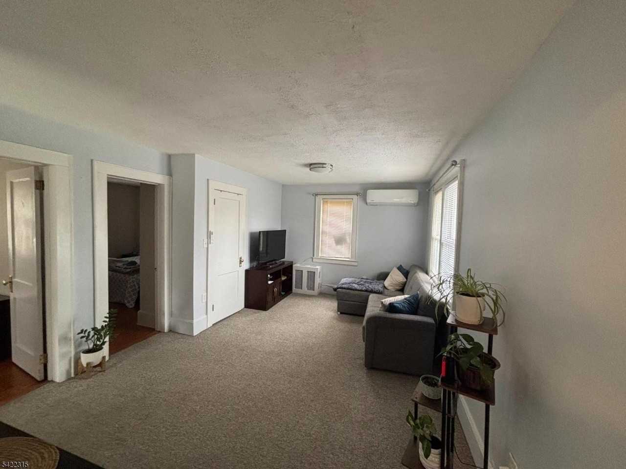 61 Circle Dr - Photo 4 of 11