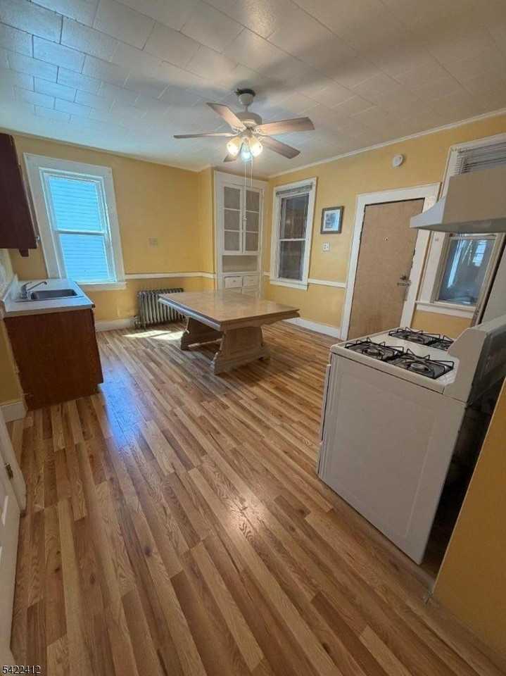 656 N 7th St #L2 - Photo 2 of 12