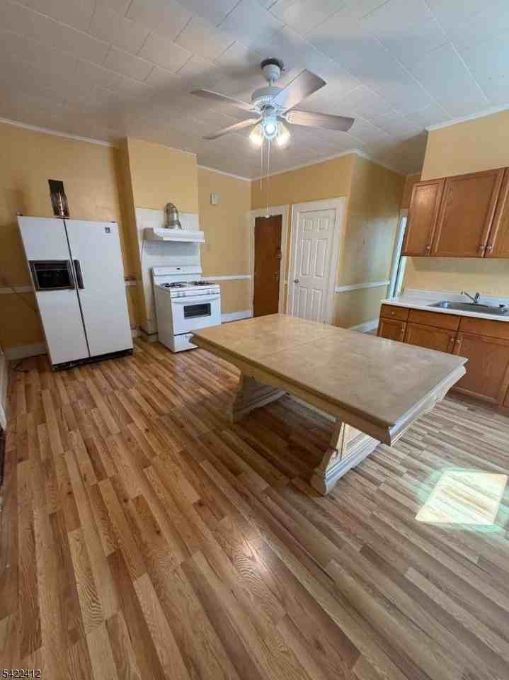 656 N 7th St #L2 - Photo 3 of 12