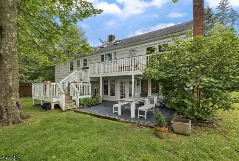 4 Jensen Ct - Photo 2 of 13