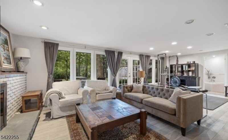 4 Jensen Ct - Photo 6 of 13