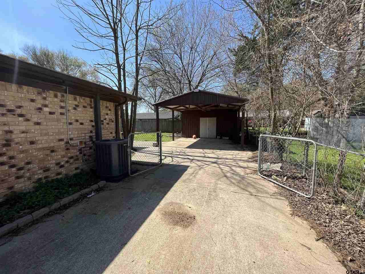 205 Shady Ln - Photo 4 of 29