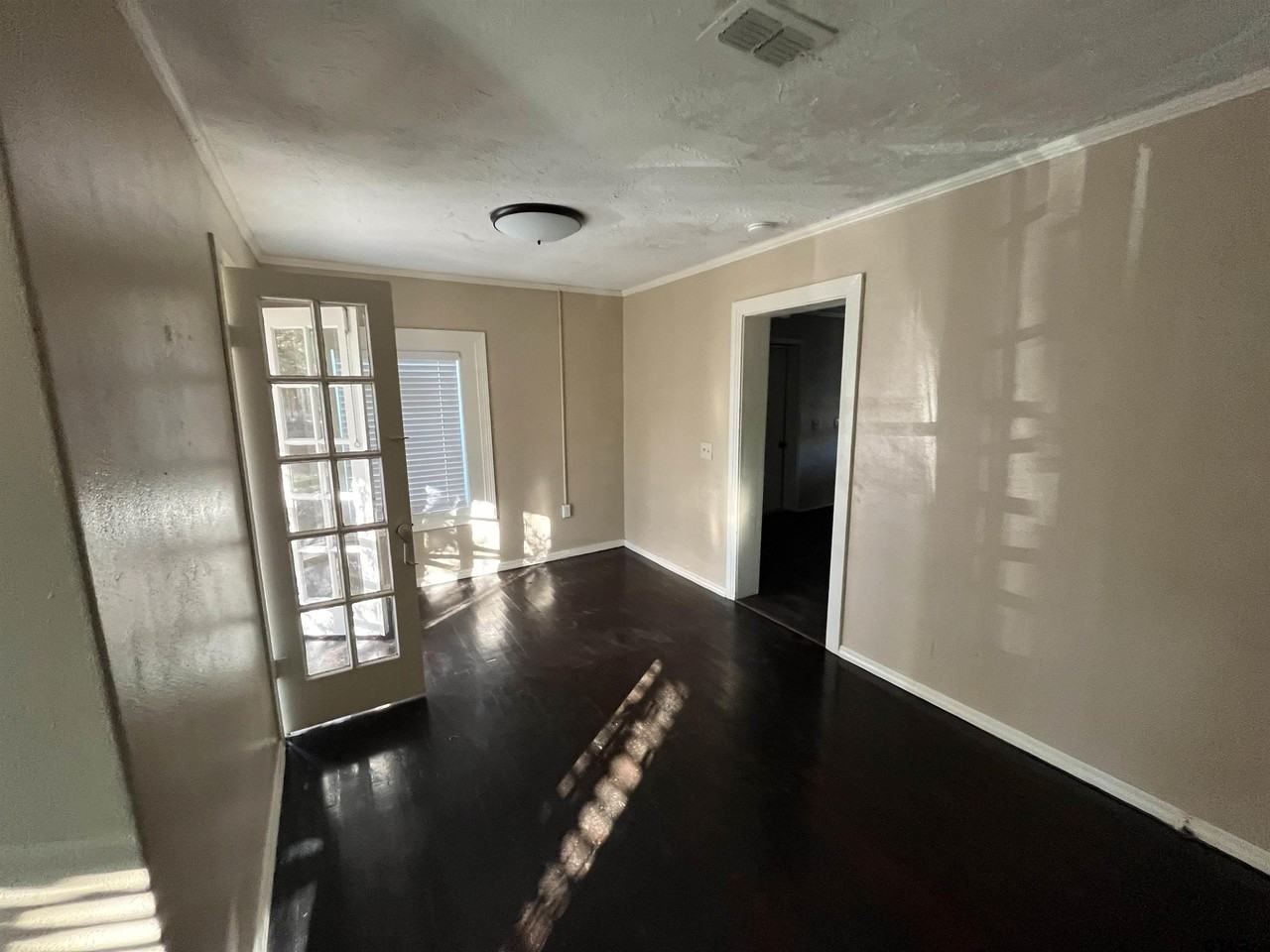 108 N Church St - Photo 4 of 25