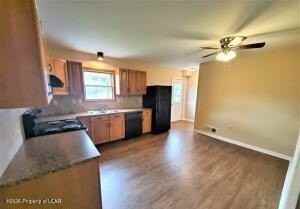 33 Park St - Photo 4 of 14