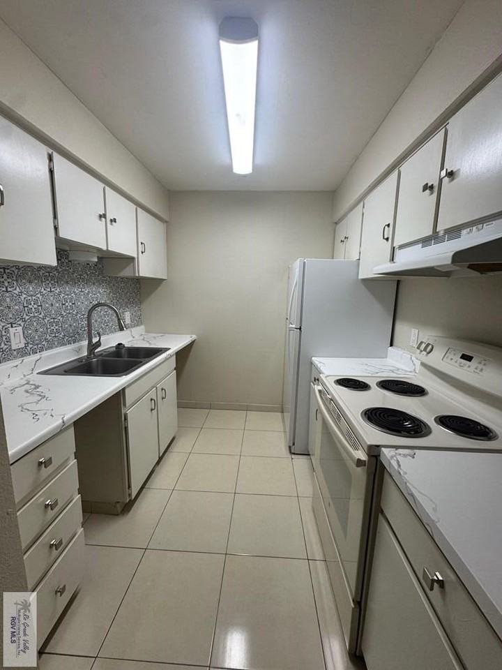 2D Palmetto Ct Unit 2d - Photo 7 of 15