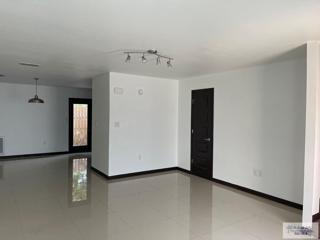 2550 Weslaco Rd Apt L1 - Photo 2 of 12