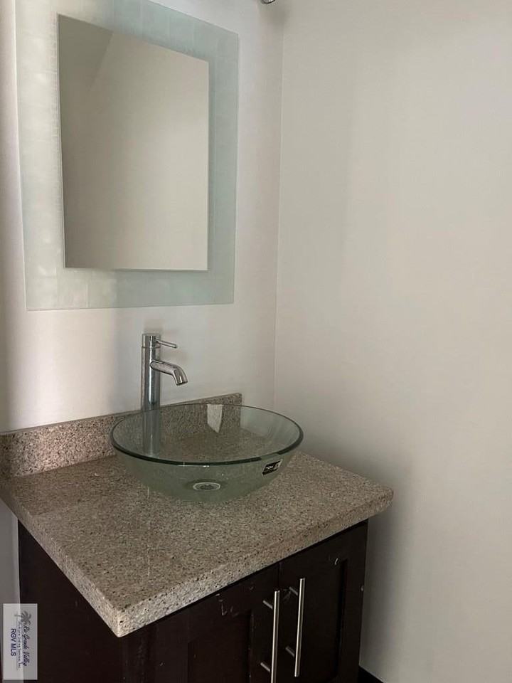 2550 Weslaco Rd Apt L1 - Photo 3 of 12