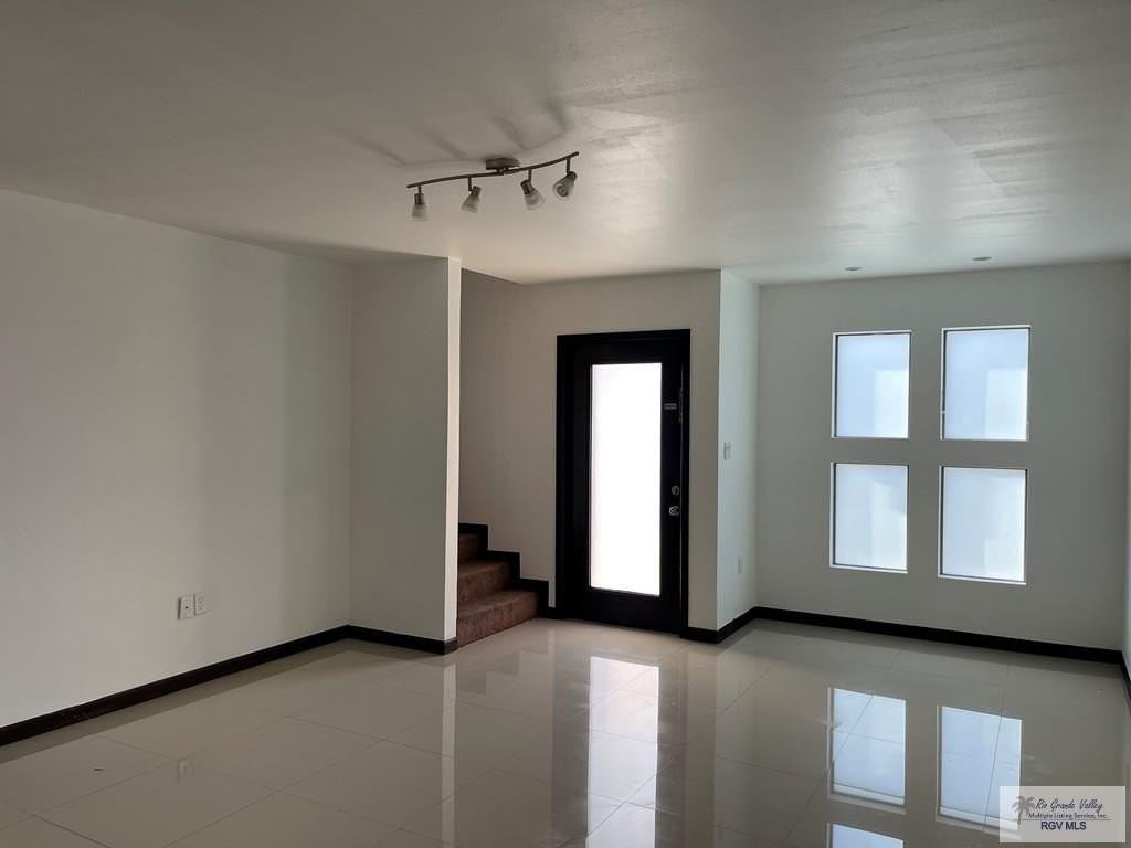 2550 Weslaco Rd Apt L1 - Photo 4 of 12