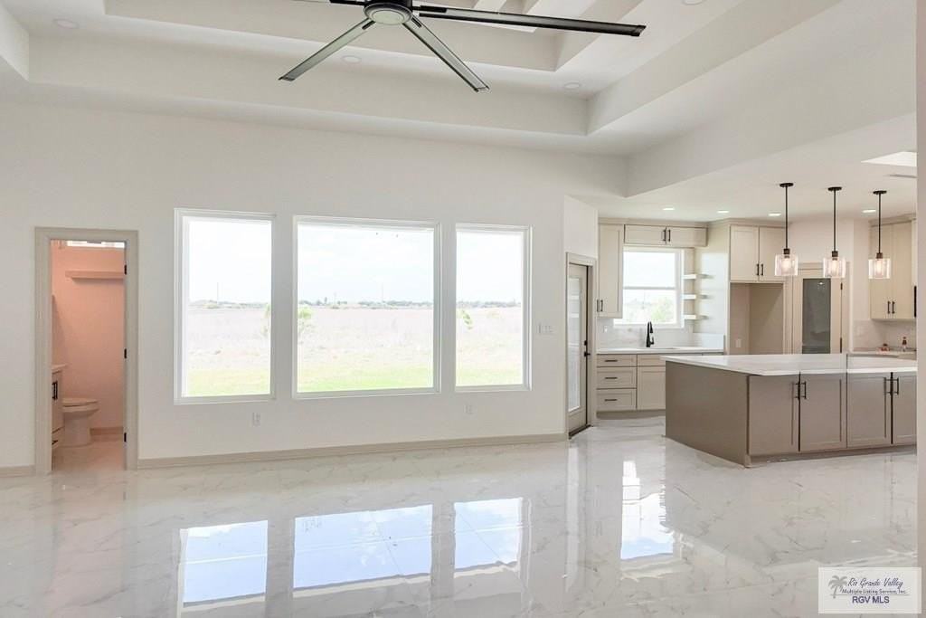 518 Oriole Dr - Photo 4 of 15