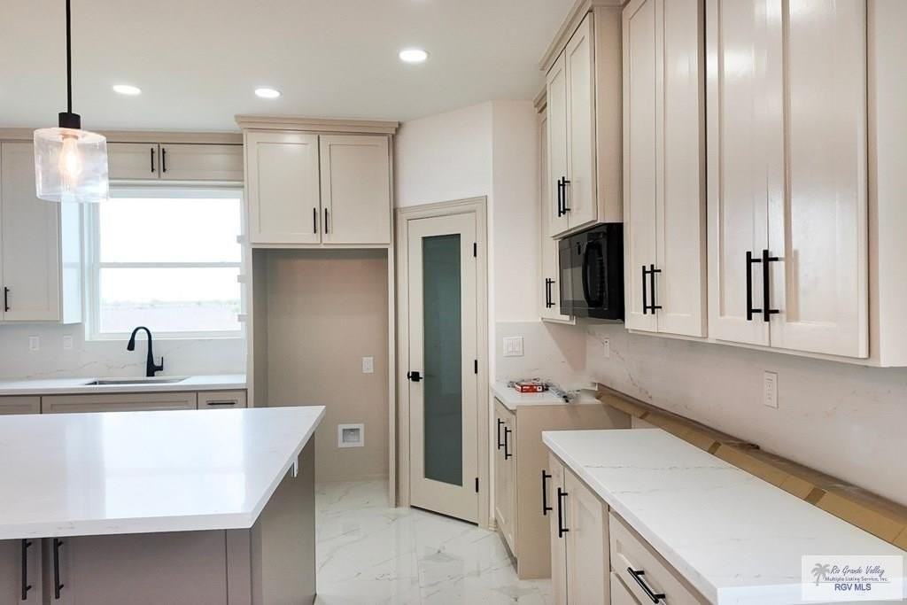 518 Oriole Dr - Photo 7 of 15