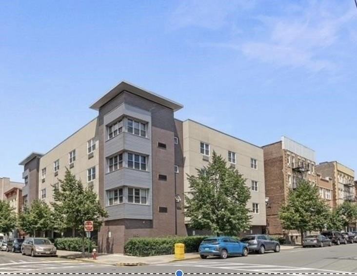 5501 Hudson Ave #401