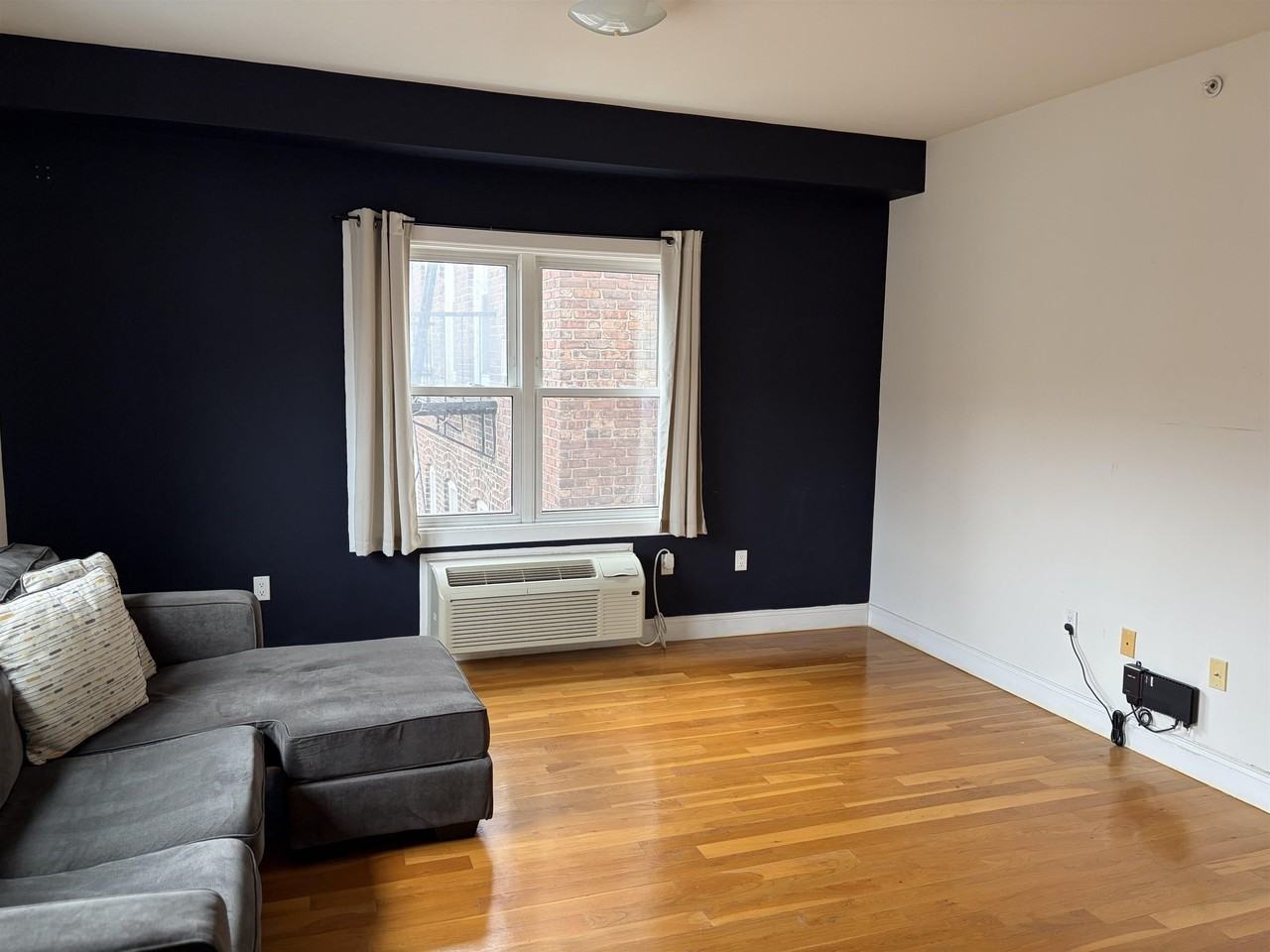 5501 Hudson Ave #401 - Photo 5 of 16