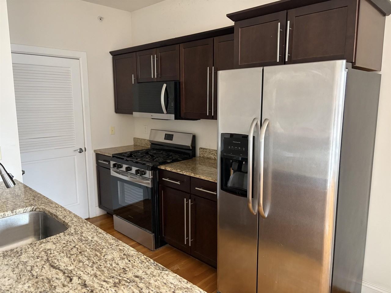 5501 Hudson Ave #401 - Photo 7 of 16