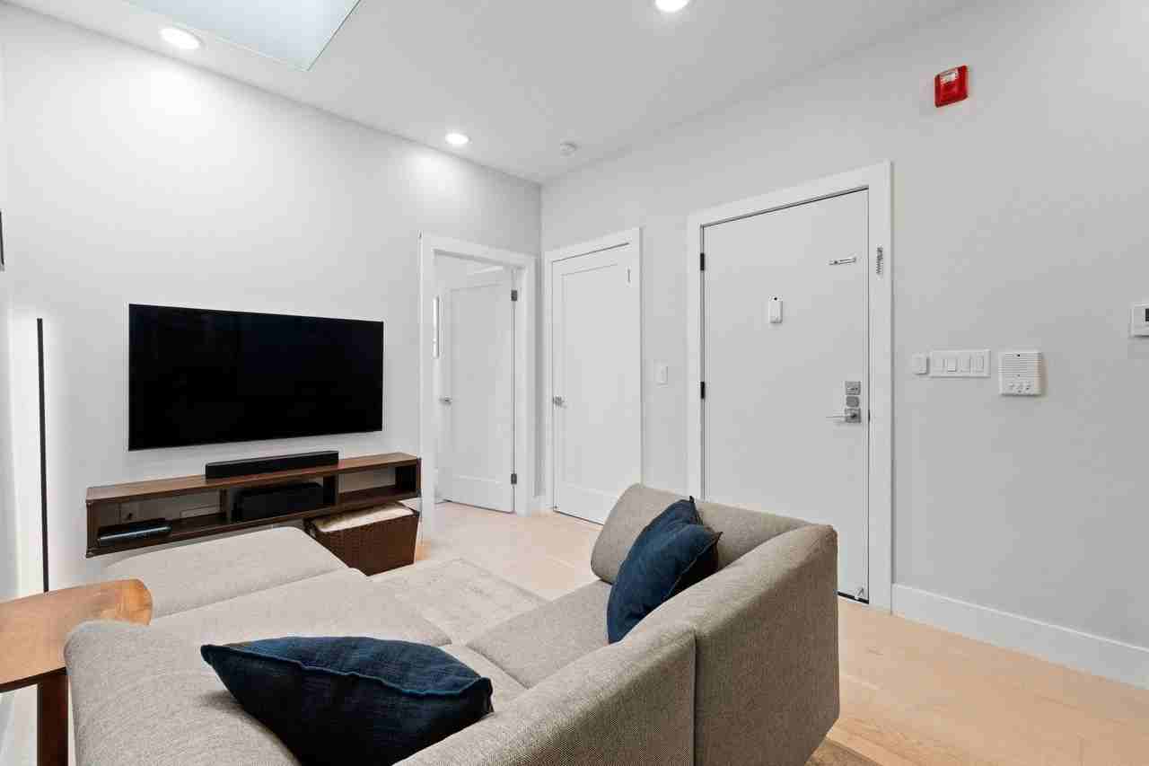 406 Madison St #4L - Photo 2 of 24