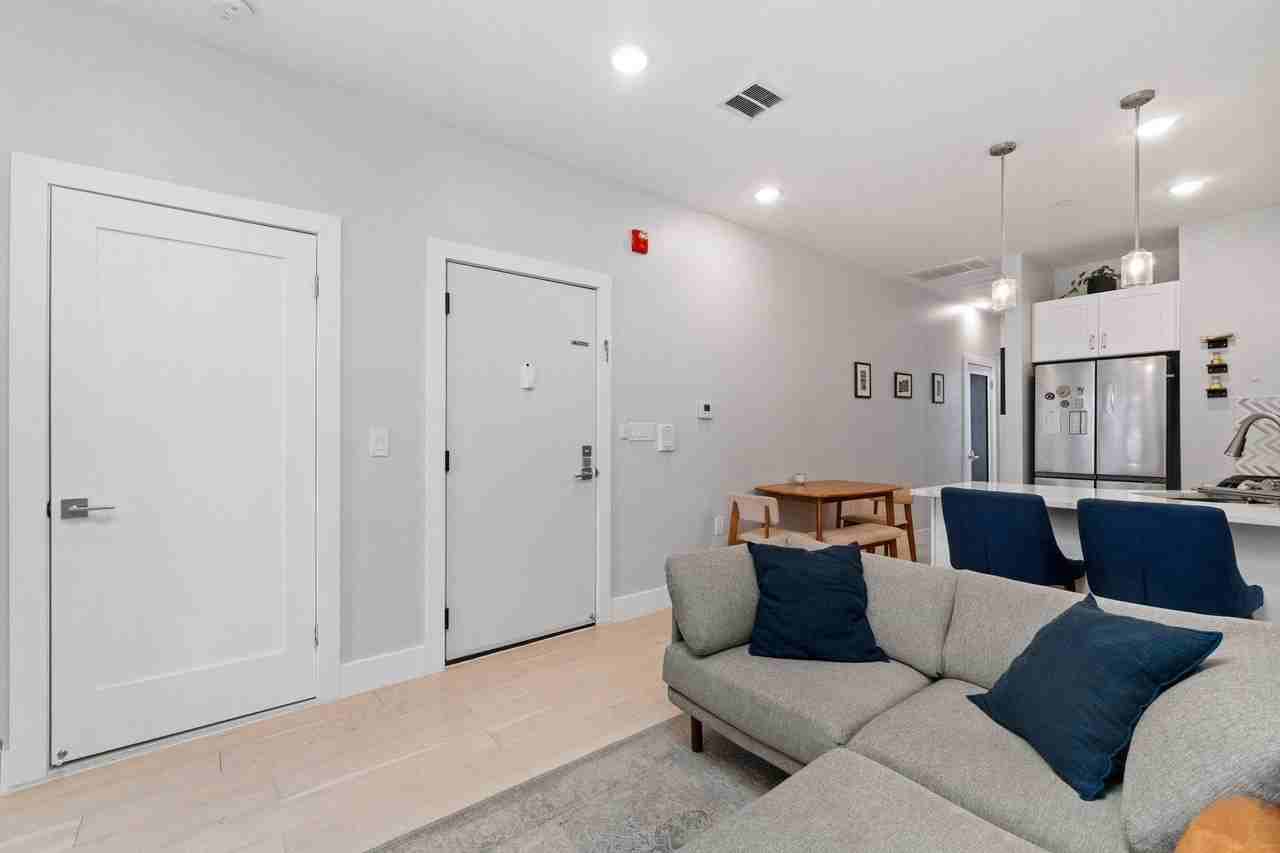 406 Madison St #4L - Photo 4 of 24