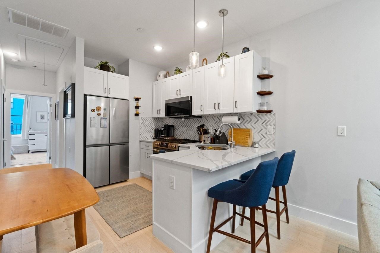 406 Madison St #4L - Photo 5 of 24