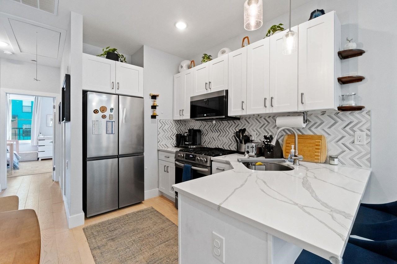 406 Madison St #4L - Photo 6 of 24