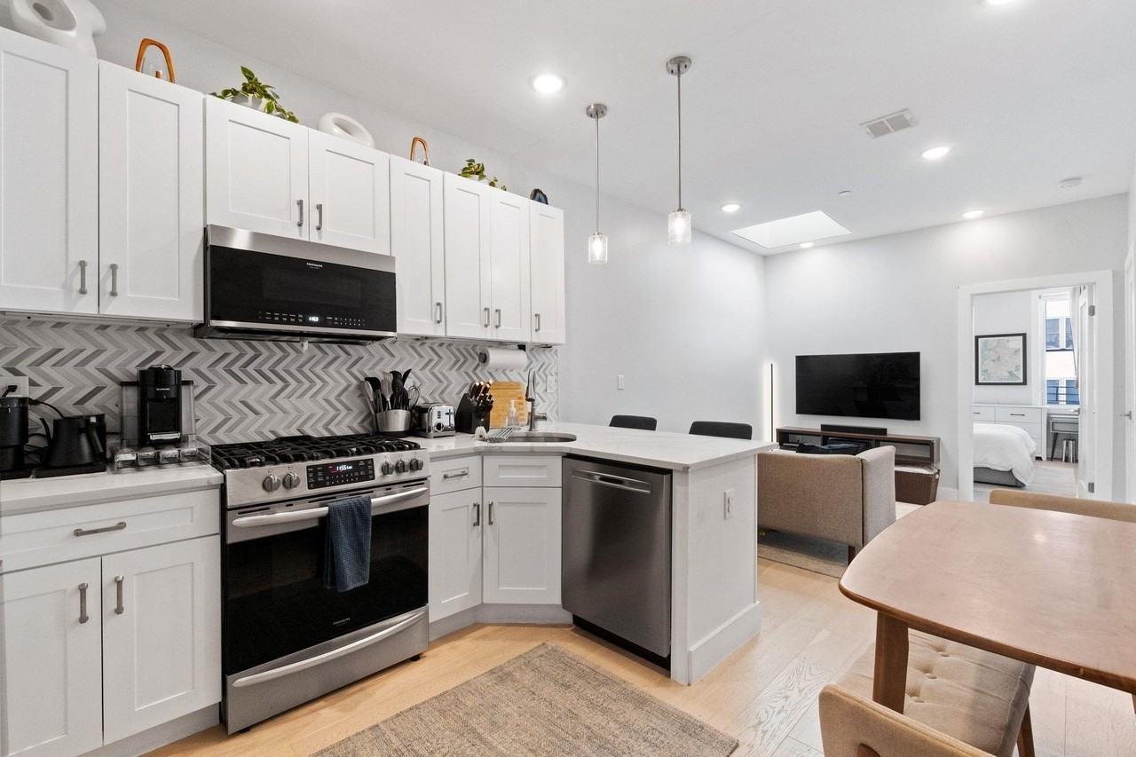 406 Madison St #4L - Photo 7 of 24