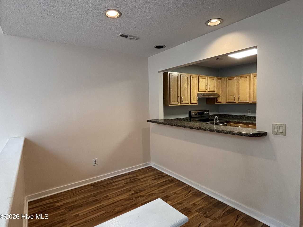 215 Saint Luke Ct - Photo 3 of 6