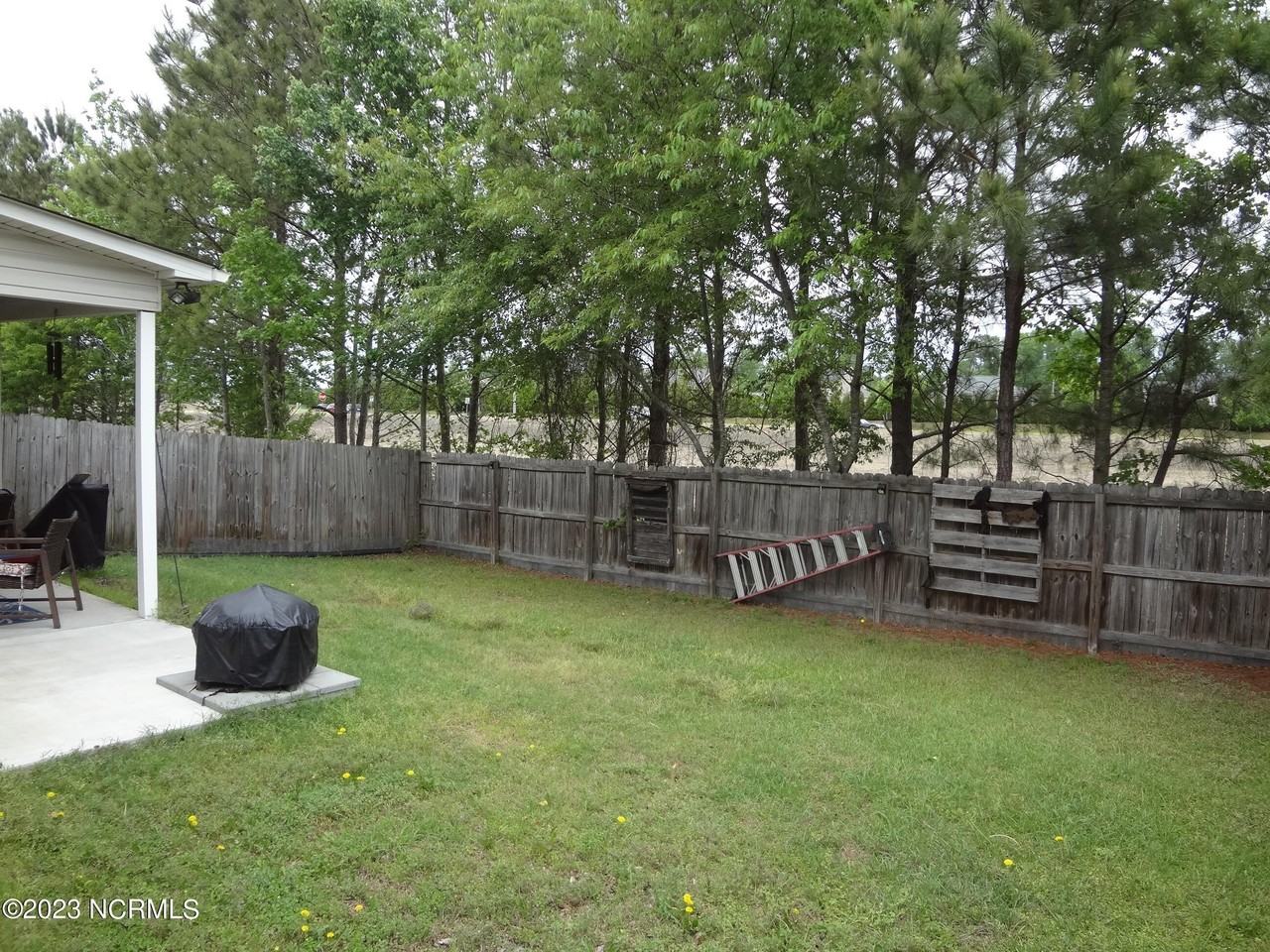 205 S Pointe Dr Unit B - Photo 4 of 48