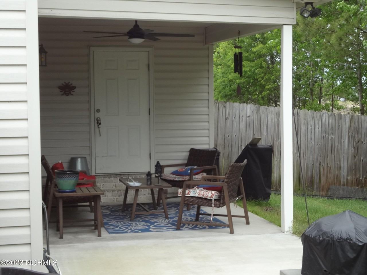 205 S Pointe Dr Unit B - Photo 5 of 48