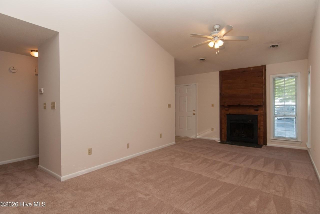 820 Varsity Dr - Photo 2 of 11