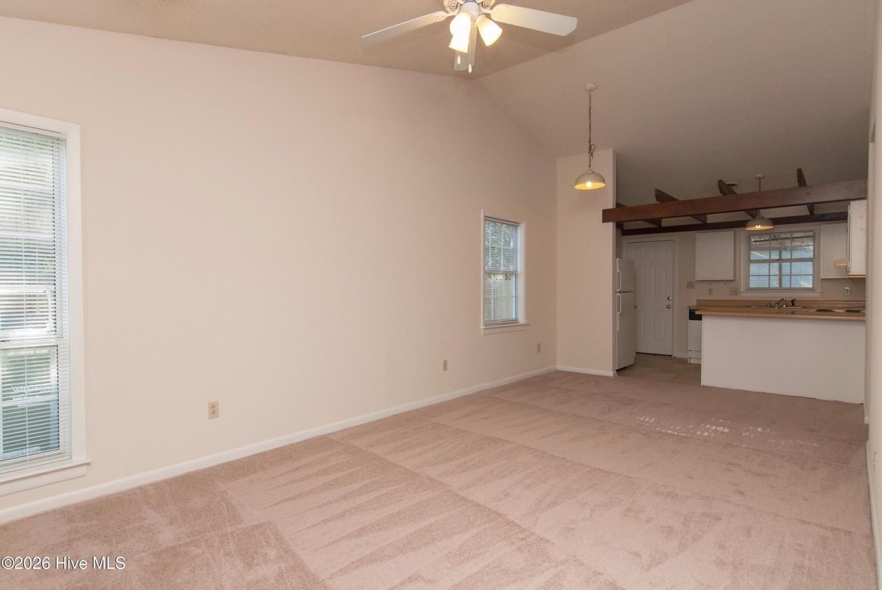 820 Varsity Dr - Photo 3 of 11