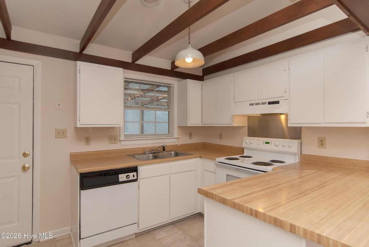 820 Varsity Dr - Photo 4 of 11