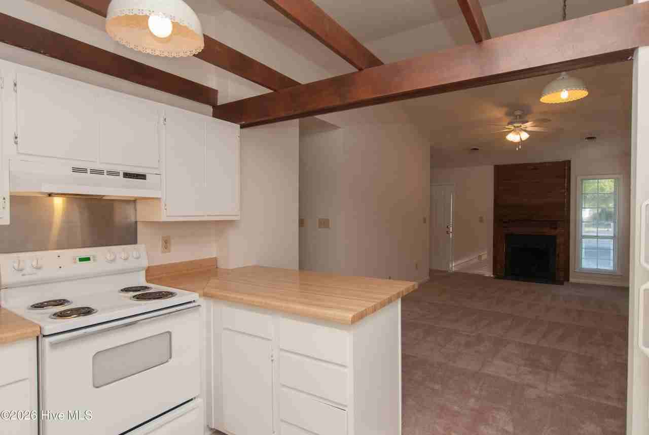 820 Varsity Dr - Photo 5 of 11