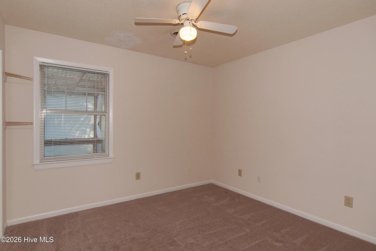 820 Varsity Dr - Photo 7 of 11