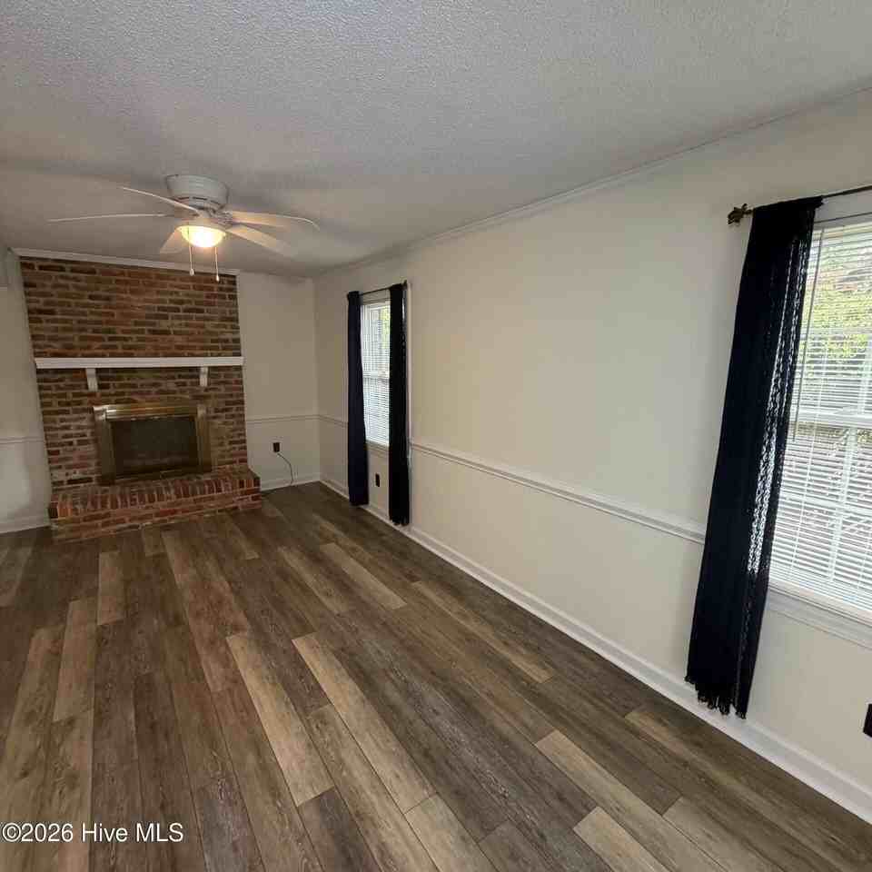 3208 Ellsworth Dr - Photo 3 of 20