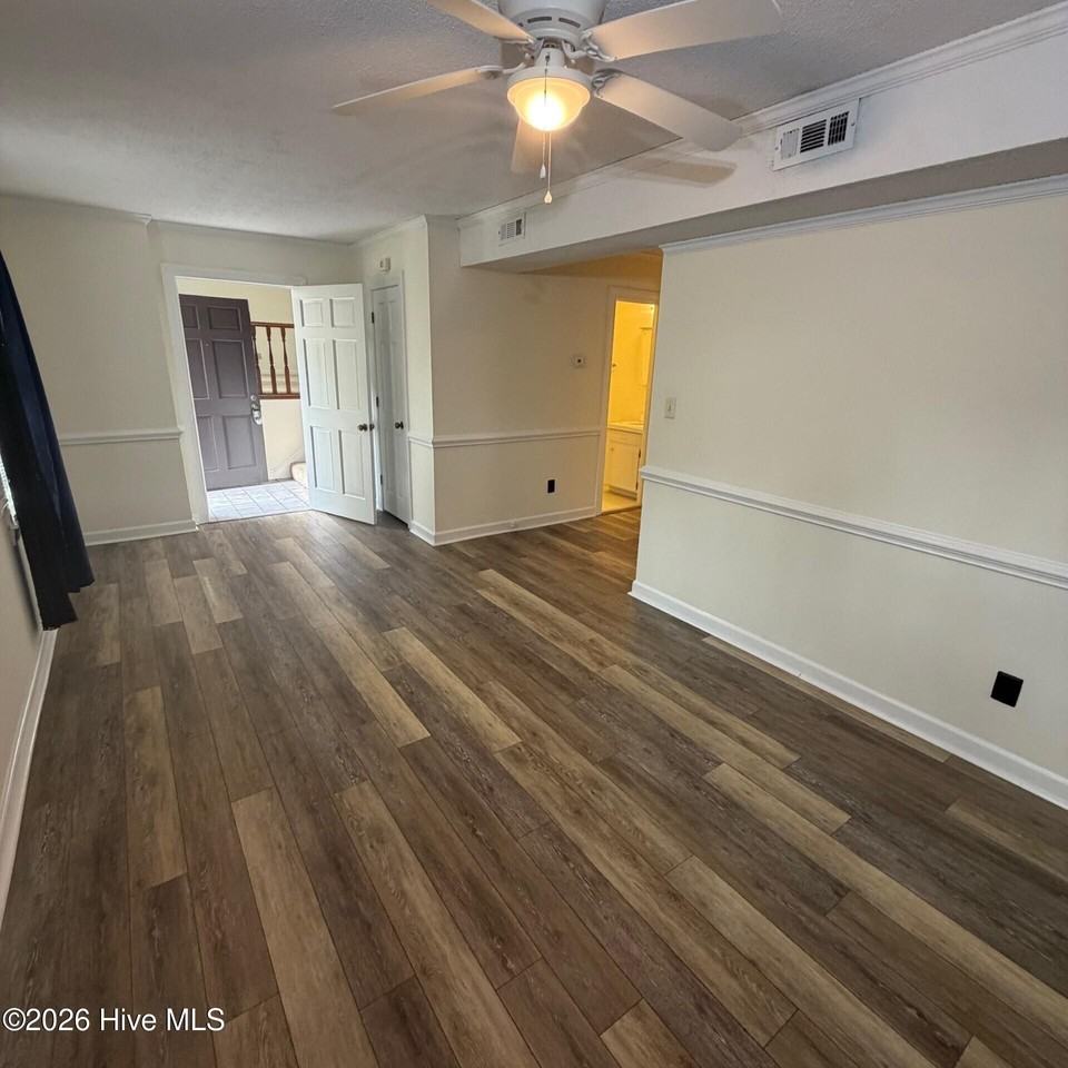 3208 Ellsworth Dr - Photo 4 of 20