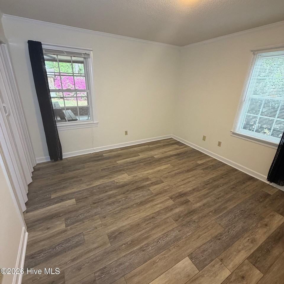 3208 Ellsworth Dr - Photo 5 of 20