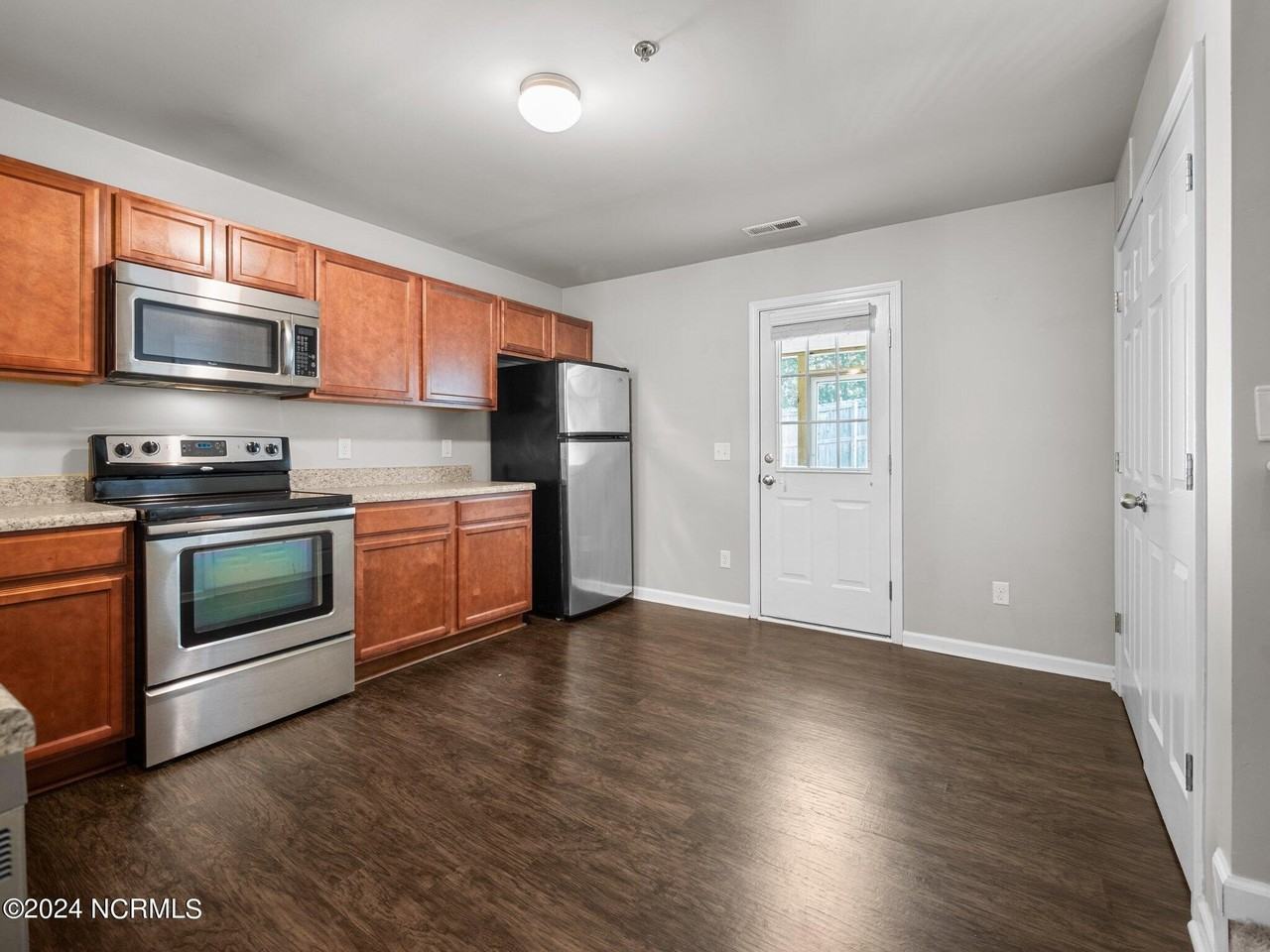 136 Greenford Pl - Photo 6 of 19