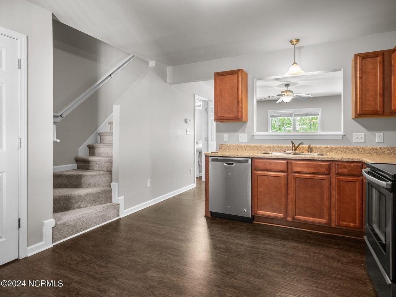 136 Greenford Pl - Photo 7 of 19