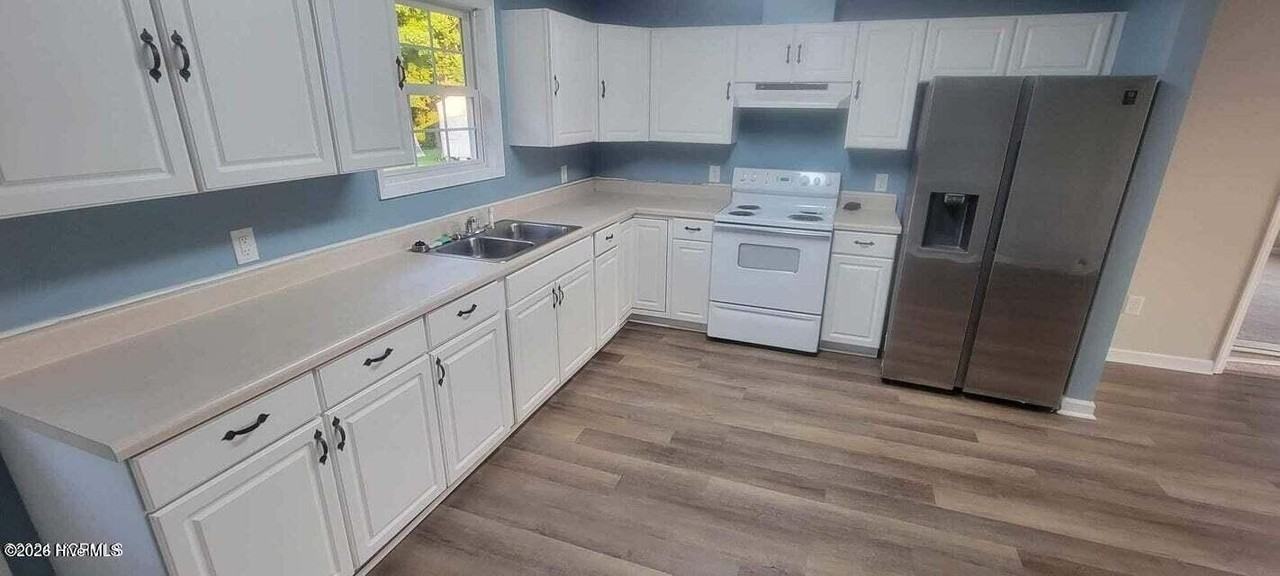 320 Olive Branch Blvd - Photo 2 of 9