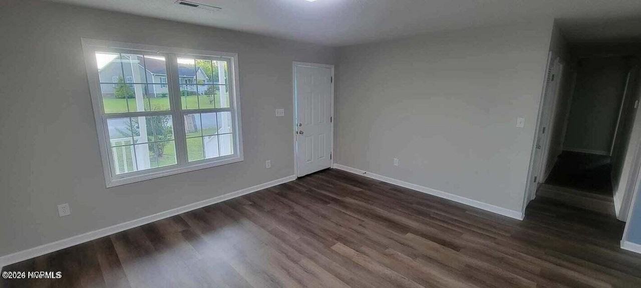 320 Olive Branch Blvd - Photo 4 of 9