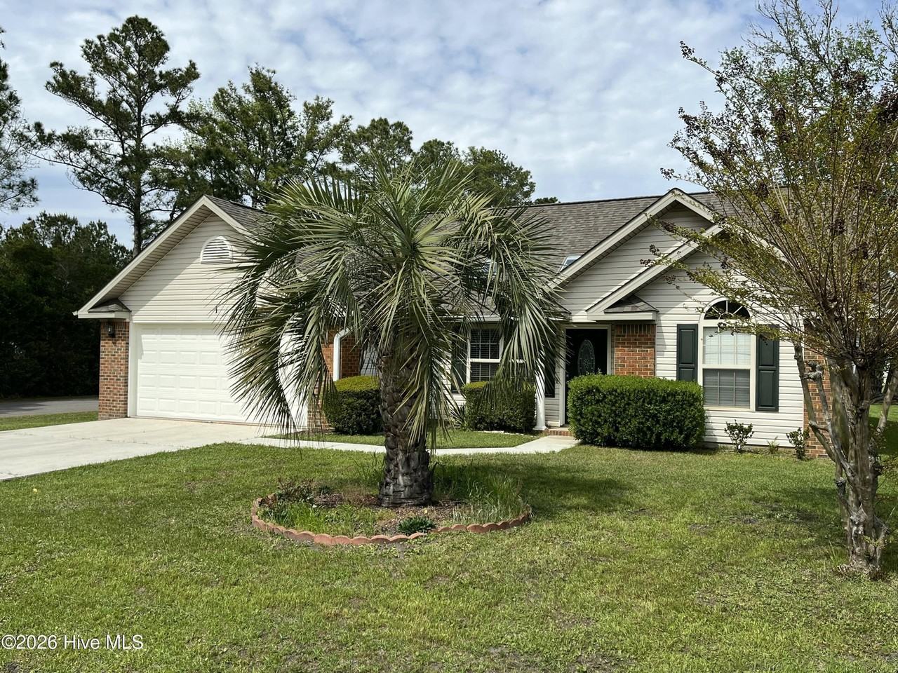 1 Court 10 Northwest Dr - Photo 2 of 21